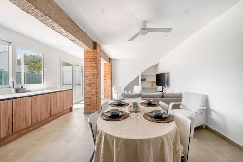 Holiday Home 'La Bombonera' with Private Terrace, Wi-Fi and Air Conditioning