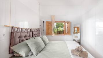 5 bedrooms, iron/ironing board, free WiFi, bed sheets