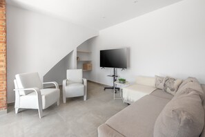 TV - Holiday Home 'La Bombonera' with Private Terrace, Wi-Fi and Air Conditioning (Catadau)