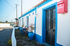 Exterior - Holiday Home 'Paraiso Dos Avós' with Mountain View, Terrace & Wi-Fi (Giões)