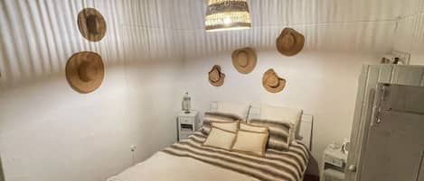 3 bedrooms, free WiFi, bed sheets, wheelchair access