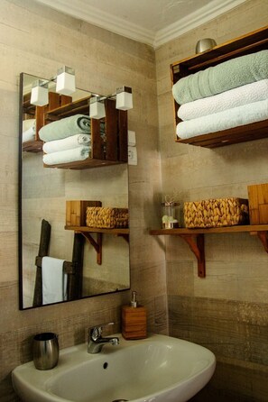 Shower, towels