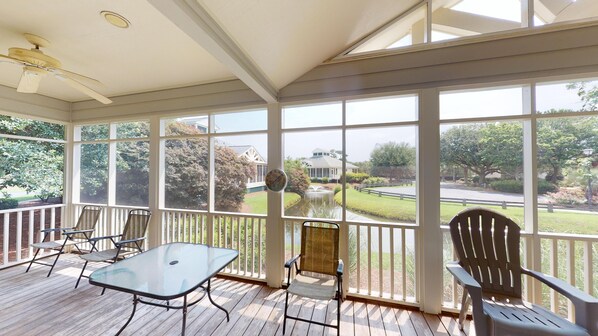 Property grounds - Lakeside Tranquility 2BR Villa Resort Amenities (Pawleys Island)