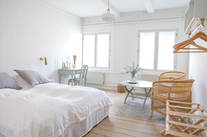 Decoración personalizada, muebles diferentes y cortinas blackout