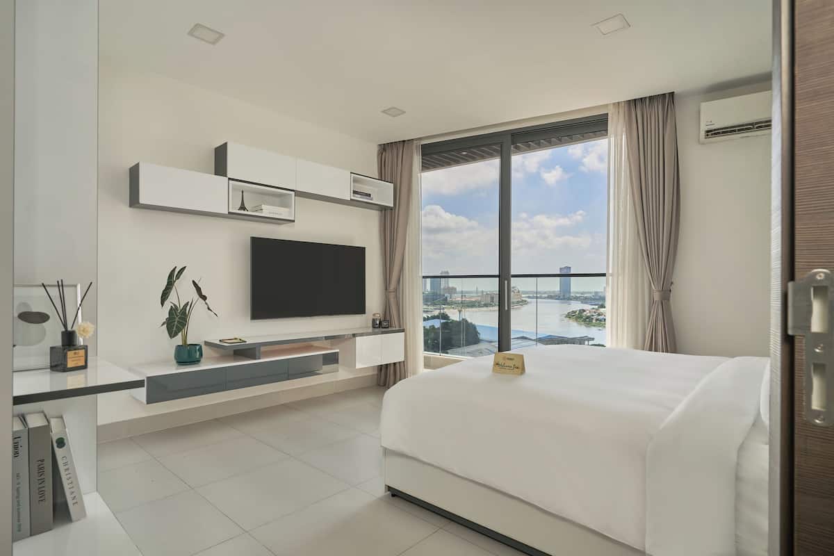 1-Bedroom Apartment River and City View