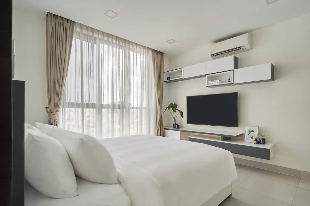 2-Bedroom Apartment City View