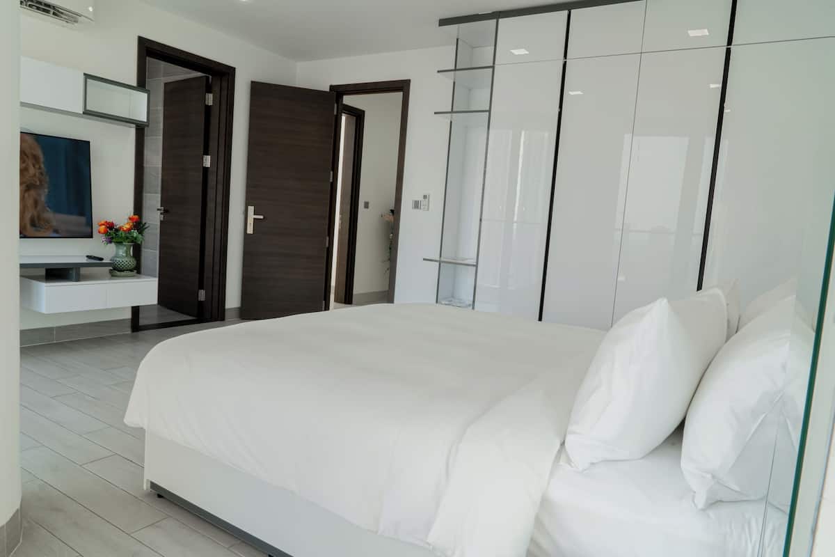 3-Bedroom Duplex Apartment City View | 1 bedroom, down duvets, pillow-top beds, in-room safe