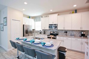 Fridge, microwave, oven, stovetop - Private Pool 5 bed/5 bath home inside Resort (Kissimmee)