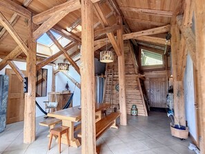 Dining - Beautiful Apartment in Cordon with Mont Blanc View, Terrace and Parking (Cordon)