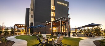 ไฮแอท เพลส รีโน