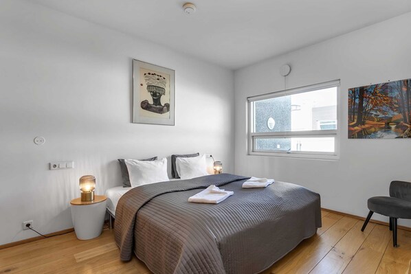 1 bedroom, desk, iron/ironing board, WiFi