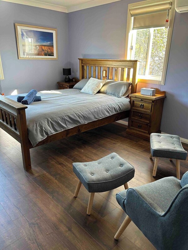 3 bedrooms, iron/ironing board, WiFi, bed sheets