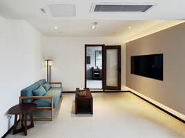 家庭双人房或双床房 | 办公桌、笔记本电脑工作区、免费 WiFi