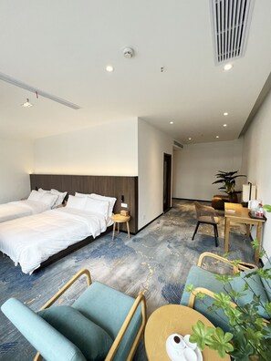 Family Double or Twin Room | Desk, laptop workspace, free WiFi - jiu shu feng wu mei shu guan jiu dian (Suzhou)
