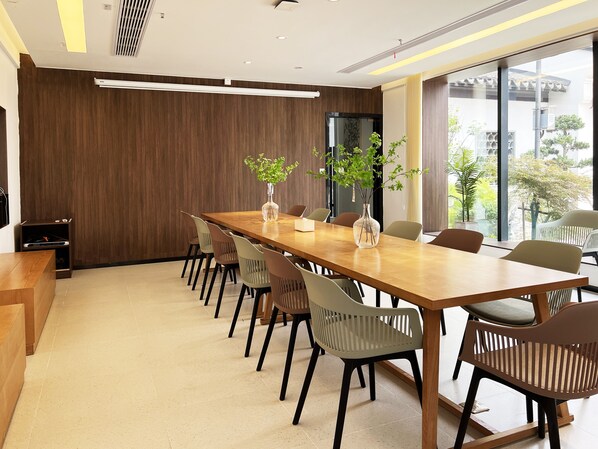 Meeting facility