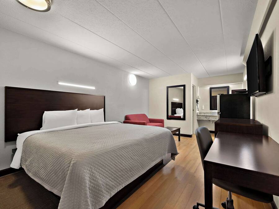 Room, 1 King Bed, Non Smoking (Efficiency) | Desk, iron/ironing board, travel cot, free WiFi