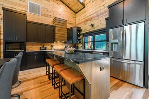 Refrigerador, microondas, horno, placa de cocina