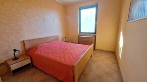 2 Schlafzimmer, Reisekinderbett, kostenloses WLAN, Bettwäsche