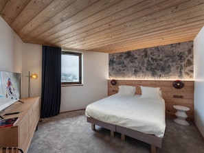 4 bedrooms, desk, free WiFi, bed sheets