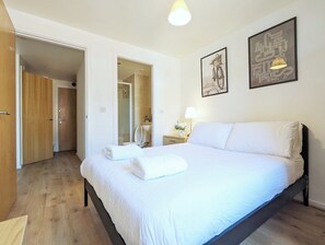 2 Schlafzimmer, Schreibtisch, Bügeleisen/Bügelbrett, kostenloses WLAN