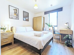 2 Schlafzimmer, Schreibtisch, Bügeleisen/Bügelbrett, kostenloses WLAN