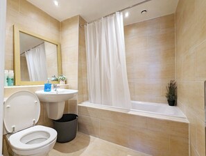 Hair dryer, towels - Morden 2-Bedroom Apt in Heart of City Centre (Liverpool)