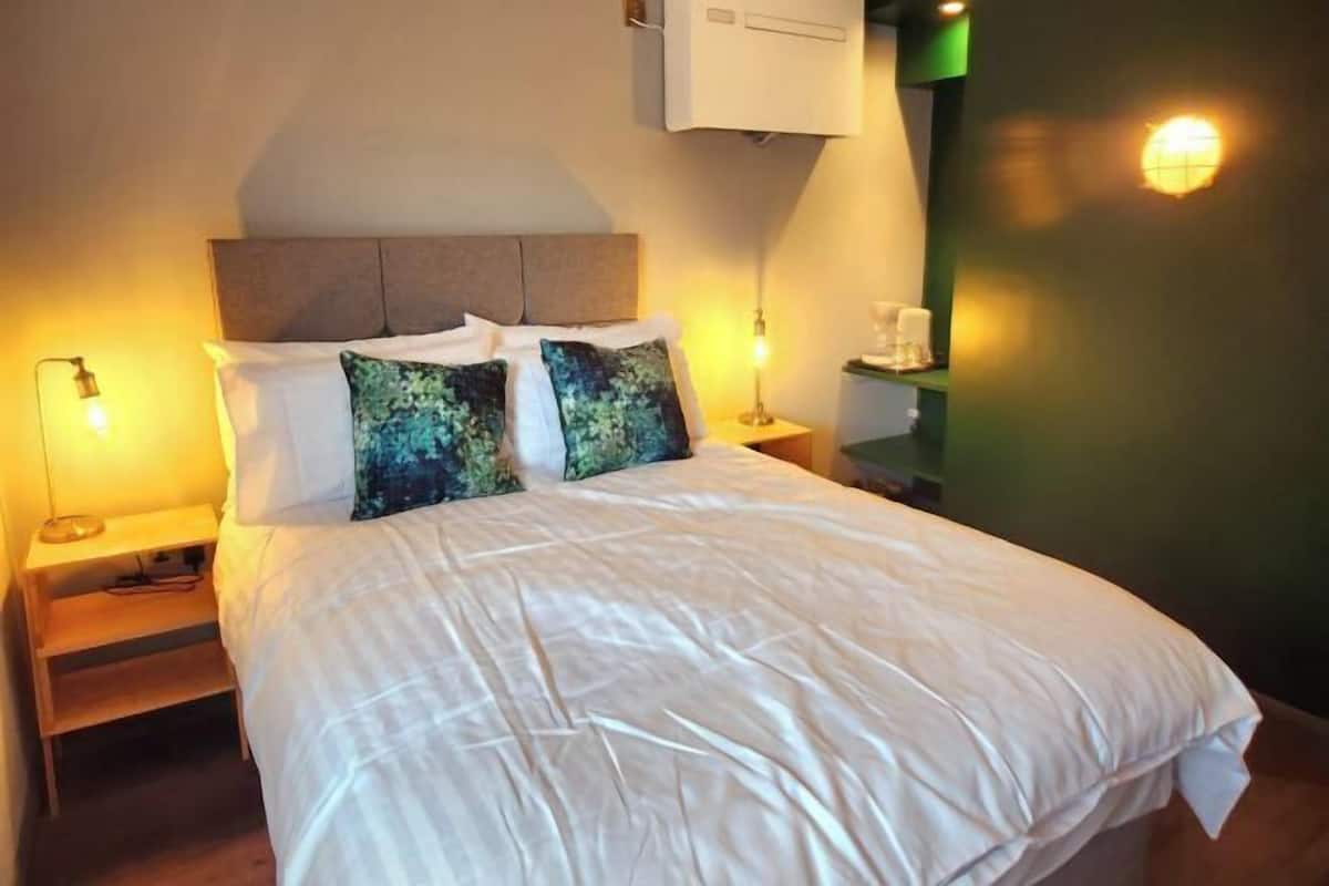 Ropa de cama de alta calidad, camas Select Comfort y escritorio
