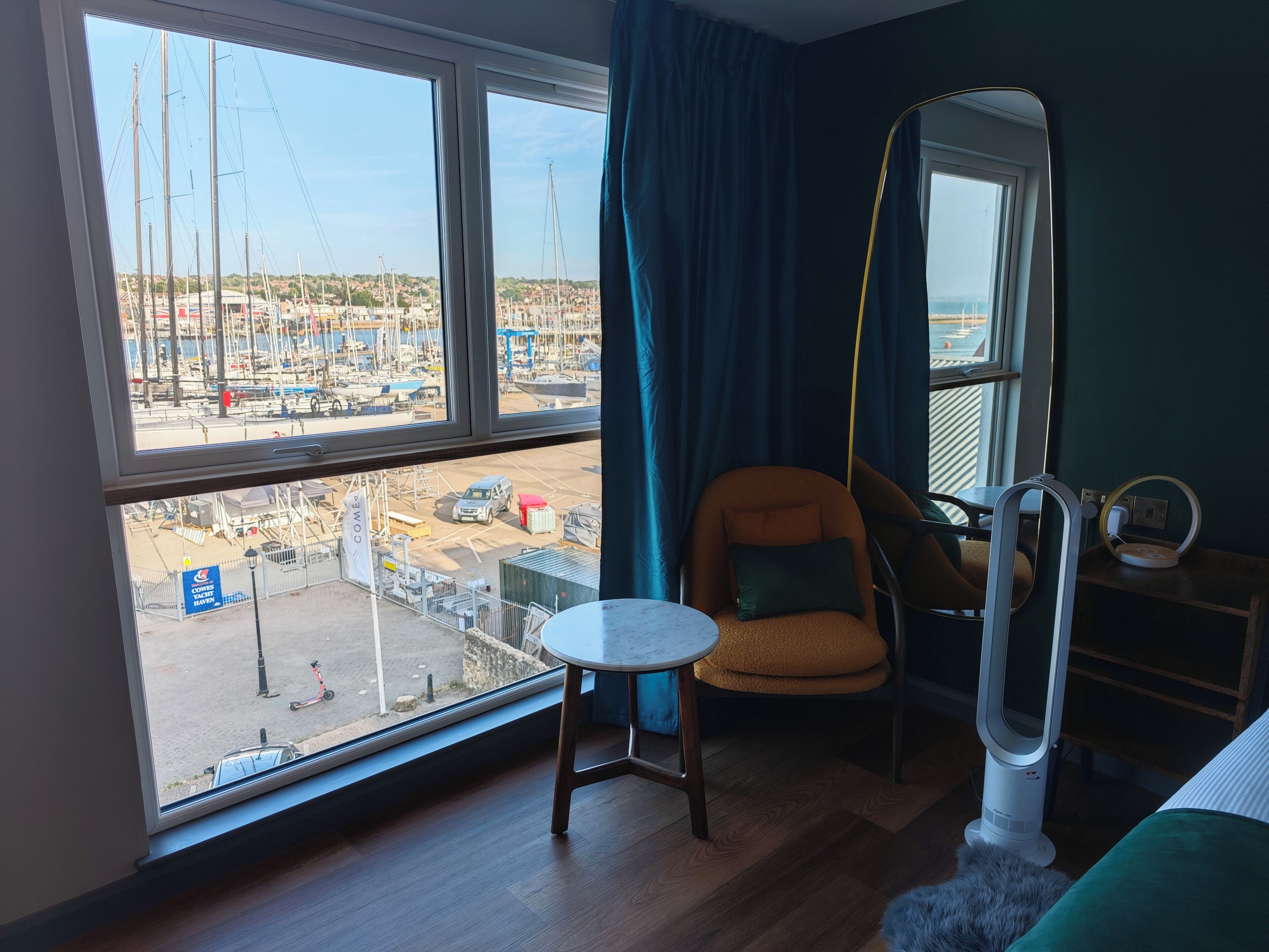 Deluxe-Zimmer, Hafenblick | Hochwertige Bettwaren, Select-Comfort-Betten, Schreibtisch