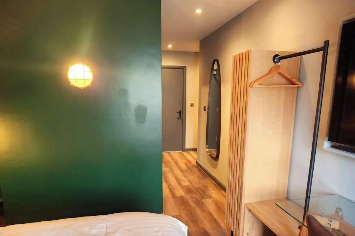 Ropa de cama de alta calidad, colchones Select Comfort y escritorio 