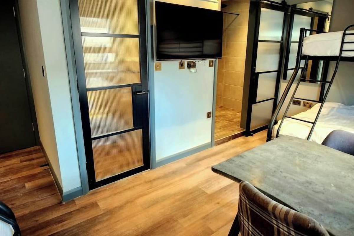 Ropa de cama de alta calidad, colchones Select Comfort y escritorio 
