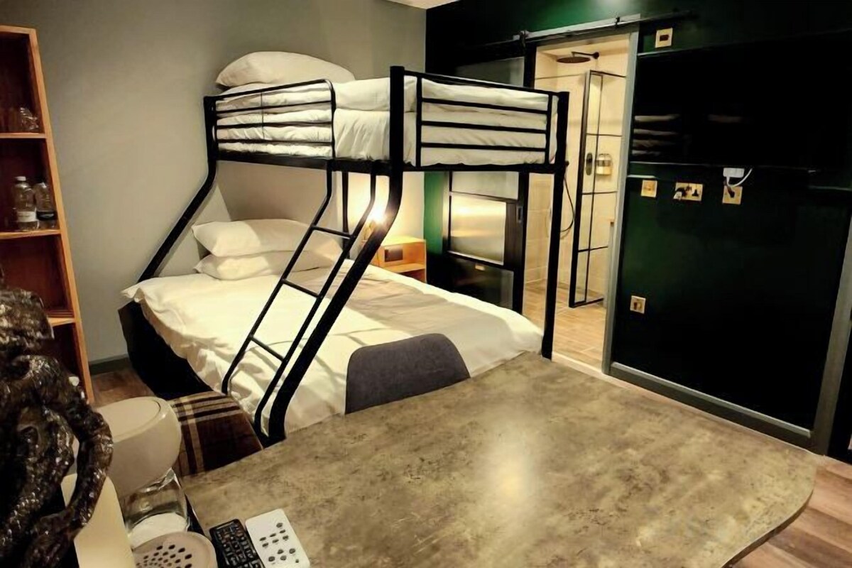Ropa de cama de alta calidad, colchones Select Comfort y escritorio 