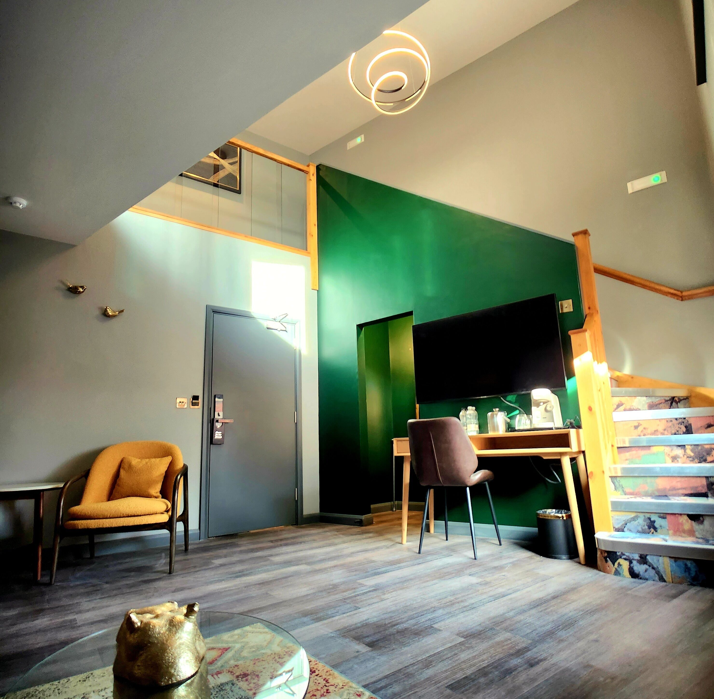 Luxury-Suite | Hochwertige Bettwaren, Select-Comfort-Betten, Schreibtisch