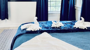 A bedroom with a bed, a flat-screen TV, and a window with curtains. - Only 4 bedroom with a view of Main Street located in the Downtown Core District (Dunedin)