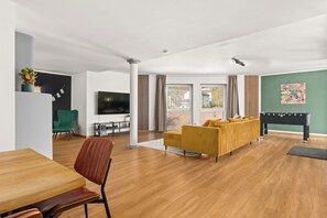 Smart TV, video games, table football, books - Birdhouse - Big Living for 12 - 2 terraces, table football, BBQs, PS4, fitness (Marburg)