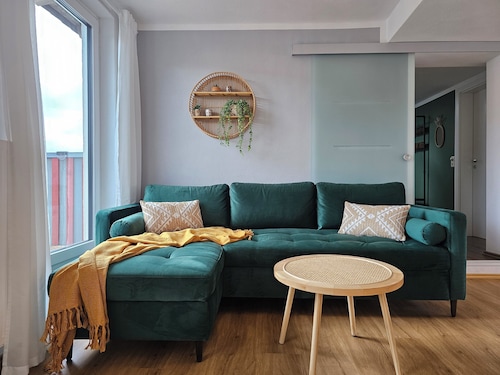 Birdhouse - Big Living for 12 - 2 terraces, table football, BBQs, PS4, fitness