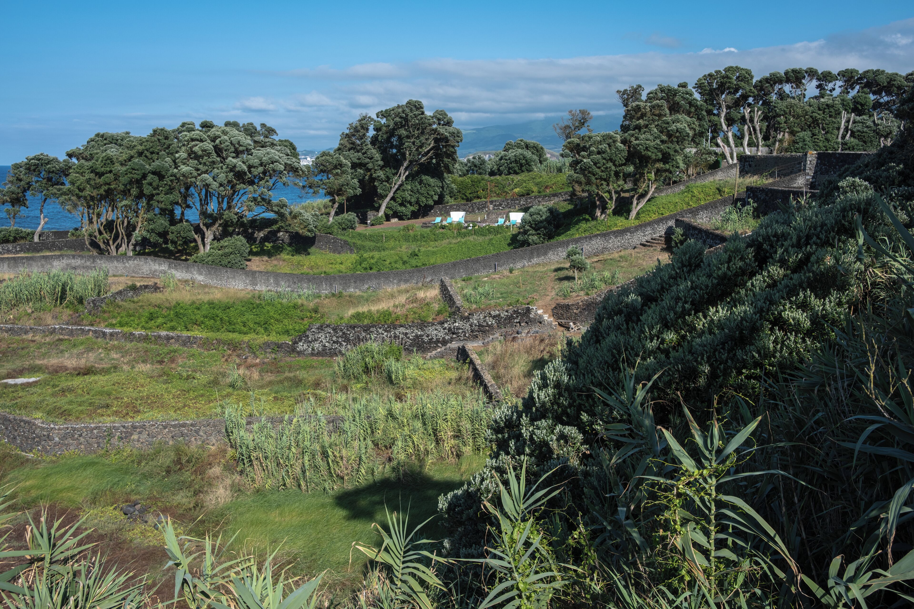 Foto - ENTRE MUROS - Turismo Rural - Casa com jardim e acesso direto ao mar