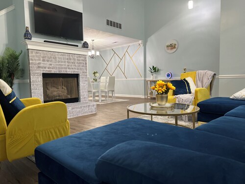 King Bed_Cozy Urban Retreat-Central Memphis