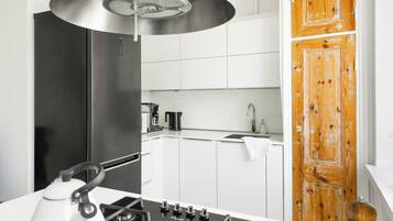 Apartment | Private kitchen | Fridge, oven, stovetop, electric kettle