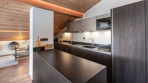 Coffee/tea maker, fridge, oven, dishwasher - New ski-in, ski-out duplex with SPA in Courchevel 1850 (Courchevel 1850)