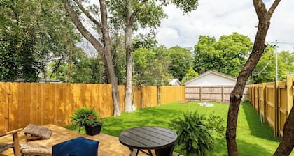 ❤Charming Guesthouse downtown w/yard, deck, bikes & FIREPIT