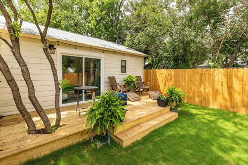 ❤Charming Guesthouse downtown w/yard, deck, bikes & FIREPIT