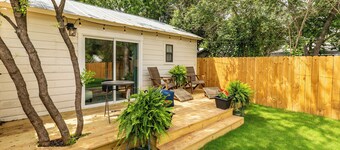 ❤Charming Guesthouse downtown w/yard, deck, bikes & FIREPIT