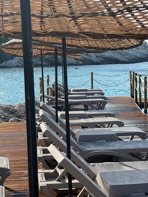 Private beach, beach bar - AKVARYUM BUTİK OTEL KARABURUN (Karaburun)