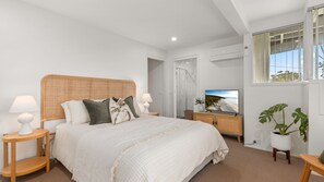 4 chambres, fer et planche à repasser, lit de bébé portatif