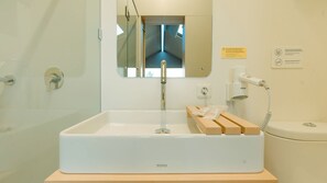 Habitación ejecutiva | Baño | Ducha, toallas, jabón y champú