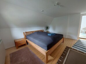 2 Schlafzimmer, Schreibtisch, Bügeleisen/Bügelbrett, kostenloses WLAN