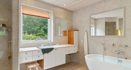Amazing home in Dronningmølle