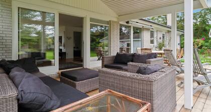 Amazing home in Dronningmølle