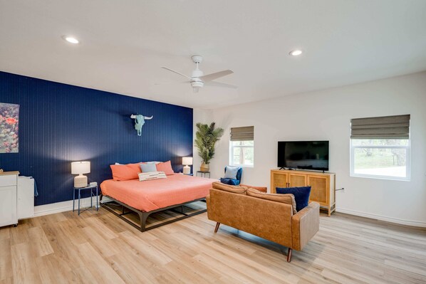 1 bedroom, desk, iron/ironing board, WiFi