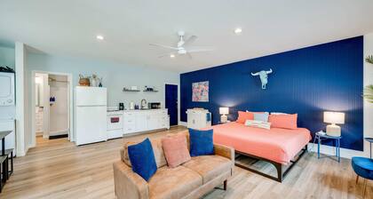 1b/1b Lake view porch, lake access, kitchenette